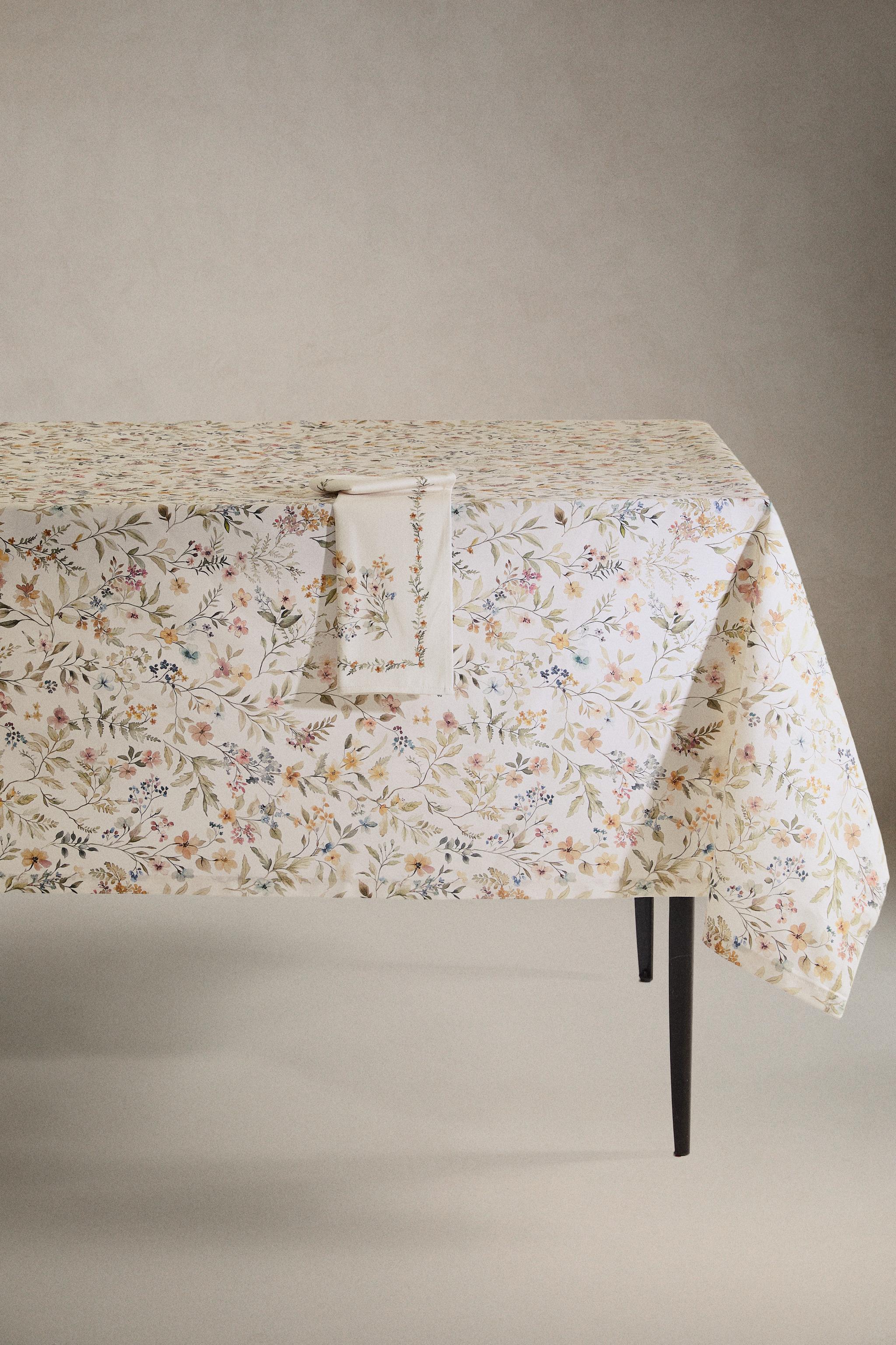 RESIN-COATED FLORAL PRINT TABLECLOTH